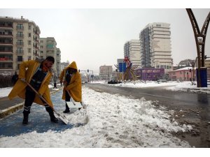 Mardin’de kar ve buzlanma ile mücadele