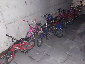 Bisiklet ve bebek arabaları çalan hırsız tutuklandı
