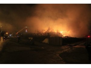 Pamuk yağı fabrikasındaki yangın 3’üncü gününde etkisini azalttı