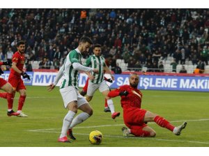 Süper Lig: Konyaspor: 1 - Göztepe: 1 (İlk yarı)