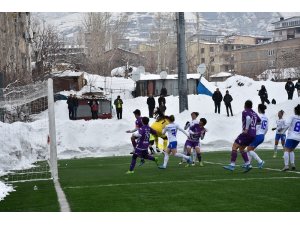 Hakkarigücü Spor, Karadeniz Ereğli Belediye Spor’u 3-0 yendi