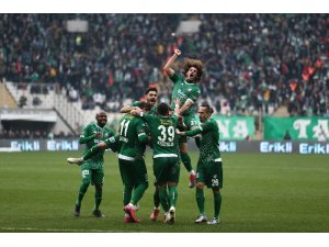 TFF 1. Lig: Bursaspor: 2 - Adana Demirspor: 0 (İlk yarı sonucu)