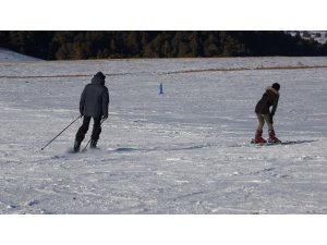 Yalnızçam Kayak Merkezi kayakseverlerin ilgi odağı oldu