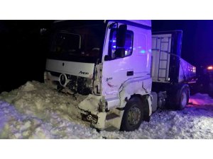 Tatvan’da zincirleme trafik kazası: 2 ölü, 3 yaralı