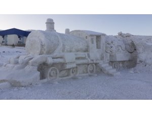 Kardan heykelini yaptıkları Doğu Ekspresi’nin Ardahan’a da gelmesini istiyorlar