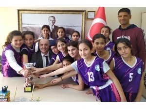 Ahmet Şerife Sanlı’nın küçük kızları namağlup şampiyon oldu