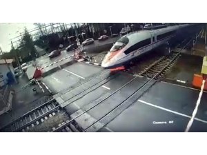 Rusya’da hızlı tren yayaya çarptı