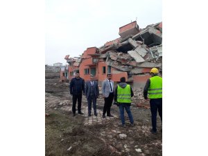 Pınarbaşı ilçesinden yola çıkan yardım tırı deprem bölgesine ulaştı