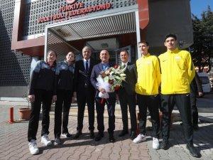 Bakan Çavuşoğlu’dan TVF Başkent Voleybol Kampüsü’ne ziyaret