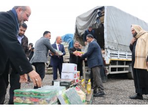 Şanlıurfa’dan İdlib’e 3 tır insani yardım malzemesi gönderildi