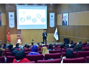 ETÜ’de ‘Eğitimde Dijital Dönüşüm’ konferansı