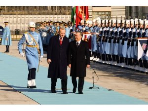 Cumhurbaşkanı Erdoğan, Özbek Cumhurbaşkanı Mirziyoyev’i resmi törenle karşıladı