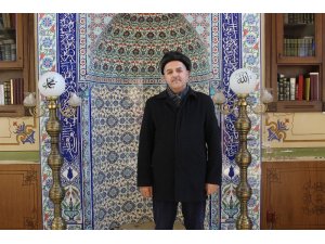 Beyoğlu’nda imam, evsizlere camiyi açtı