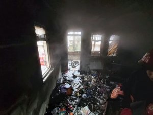 Karasu’da apartmanda çıkan yangın itfaiye ekiplerince söndürüldü
