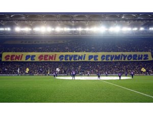 Fenerbahçeli taraftarlardan derbi koreografisi