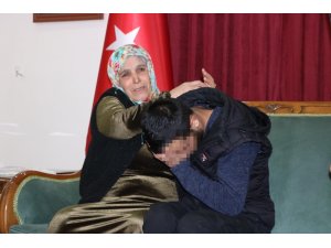 HDP önündeki ailelerden biri daha evladına kavuştu