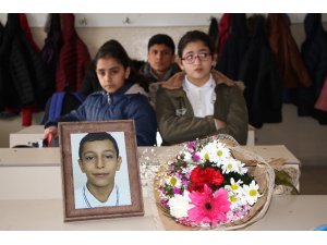 Depremde hayatını kaybeden Ömer Asaf’ın sınıf arkadaşları gözyaşını tutamadı