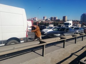 TEM Bahçeşehir’de “kazaya bakma” kazası