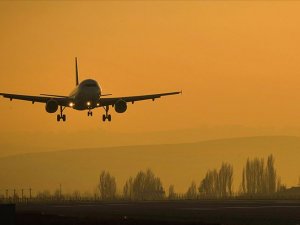 İran'dan gelen uçak koronavirüs şüphesiyle Esenboğa Havalimanı'na indi