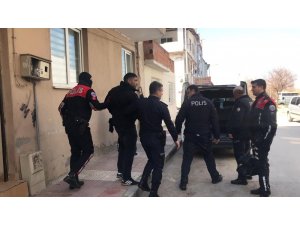 Polis, cezaevi firarisini evinde yakaladı