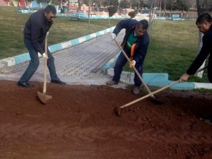 Besni Belediyesi parklarda düzenleme yaptı