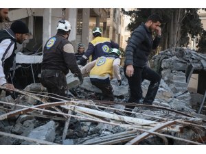 Esad rejimi ve Rus savaş uçakları İdlib’i vurdu: 20 ölü