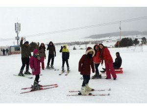 Ardahan’da “1 Çocuk 1 Dünya Projesi” kapsamında Öğrenciler için Yalnızçam Kayak Merkezi’nde etkinlik düzenlendi