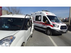 Pendik’te iki araç birbirine girdi: 3 yaralı