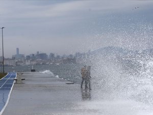 Meteoroloji İstanbul için lodos fırtınası uyarısı yaptı