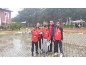 Vanlı atletler Osmaniye’den Türkiye ikinciliği ile döndüler