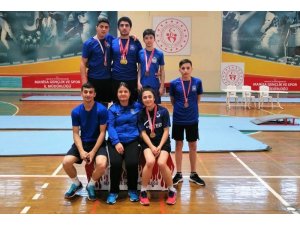 Yunusemreli badmintonculardan büyük başarı