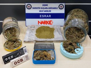 İzmir’de uyuşturucu tacirlerine operasyonda 2 kişi tutuklandı