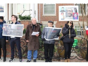 Hocalı Katliamı Ermenistan’ın Washington Büyükelçiliği önünde protesto edildi