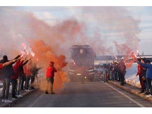 Galatasaray kafilesine Sivas’ta coşkulu karşılama