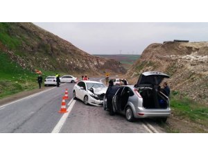 Şanlıurfa’da 3 otomobil çarpıştı: 7 yaralı