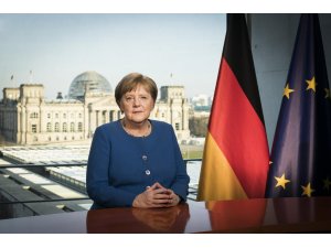 Merkel: “Hastanelerimizin de kapasitesi aşırı derecede zorlanmaktadır”