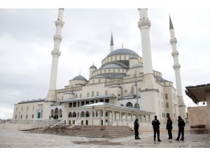 Ankara’da vatandaşlar uyarıları dikkate aldı, camiler boş kaldı