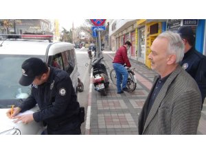 Polis ve zabıta sokaktaki yaşlılar için denetimini arttırdı