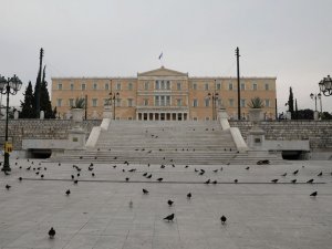 Yunanistan'da sokağa çıkma yasağı uygulanacak