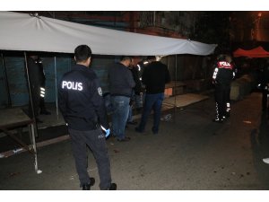 Adana’da pazar yerinde silahlı bıçaklı kavga: 1 ölü, 2 yaralı