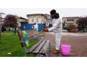 İzmit Belediyesi’nden Bekirdere ve Yenişehir’deki parklarda dezenfekte çalışması