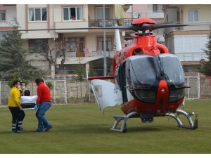Kalp krizi geçiren vatandaşa hava ambulansı yetişti