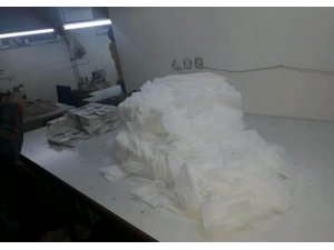 Zeytinburnu’nda kaçak maske imalathanesine baskın