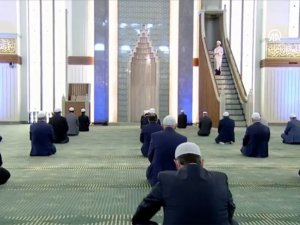Türkiye'de sadece bir camide cuma namazı kılındı