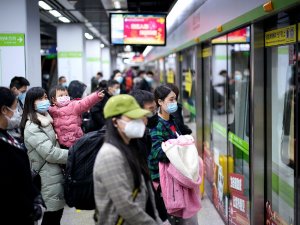 Çin'in Vuhan kentinde metro kısmen faaliyete geçti