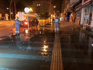 Antalya’da caddeler, sokaklar, meydanlar dezenfekte ediliyor
