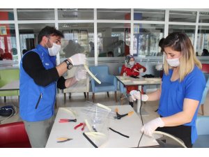Erzincan’da korona virüse karşı 3D yazıcı ile siperli maske üretimi