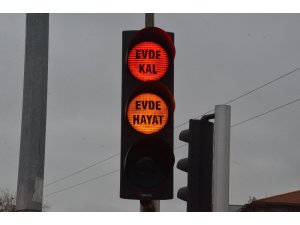 Ordu’da trafik lambalarında ‘evde kal’ uyarısı