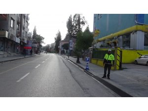 Hatay’ın bazı ilçelerinde caddeler ve sokaklar trafiğe kapatıldı