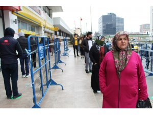 İstanbul’da vatandaşlar bin TL yardım parasını almaya başladı